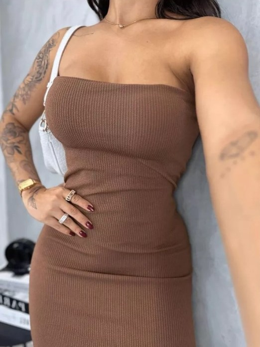 Vestido Midi Tomara que Caia Canelado - Elegância e Conforto em um Único Vestido! TECIDO ANARRUGA!